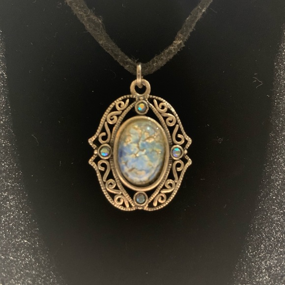 Unique Necklace Set - Picture 3 of 3